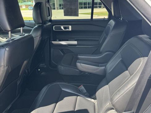 Used 2023 Ford Explorer XLT w/ Equipment Group 202A RWD image 15