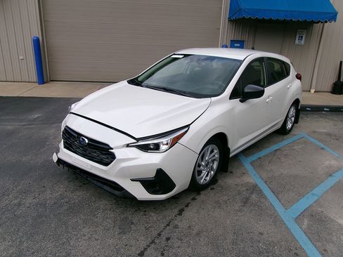 Used 2024 Subaru Impreza 2.0i image 1