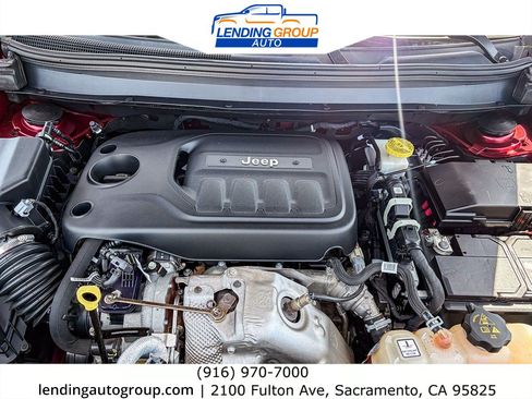 Used 2019 Jeep Cherokee Trailhawk AWD/4WD image 26