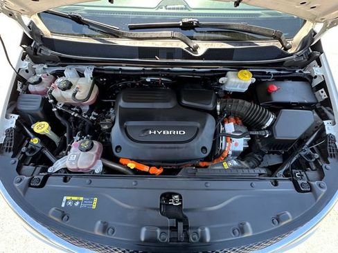 Used 2020 Chrysler Pacifica Limited w/ Advanced Safetytec Group FWD image 31