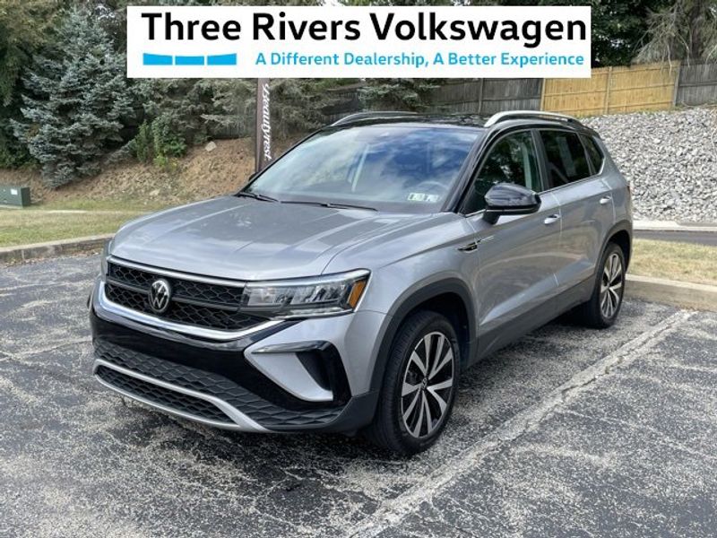Certified 2023 Volkswagen Taos SE image 1