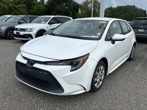 Used 2021 Toyota Corolla LE FWD image 2