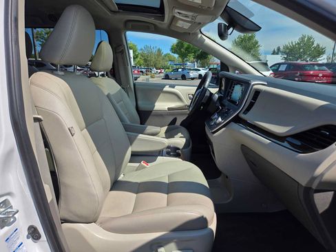 Used 2020 Toyota Sienna XLE w/ XLE Navigation Package AWD/4WD image 14