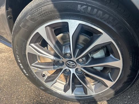 Used 2017 Toyota Avalon XLE Premium image 38