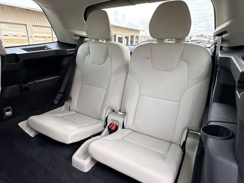 Used 2016 Volvo XC90 T6 Momentum w/ Momentum Plus Package AWD/4WD image 28