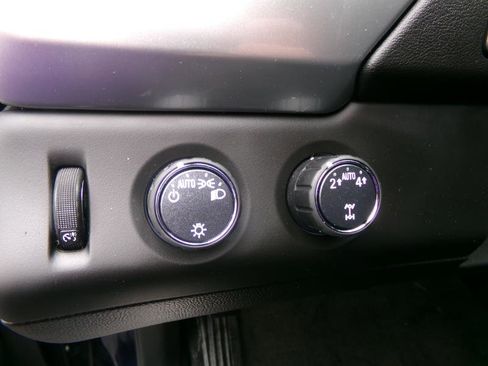 Used 2018 Chevrolet Suburban LT image 20