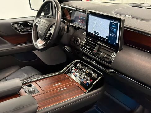 Used 2023 Lincoln Navigator Reserve AWD/4WD image 11