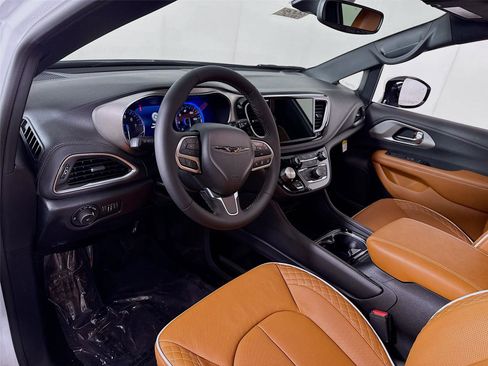 New 2026 Chrysler Pacifica Pinnacle w/ Trailer Tow Group image 4