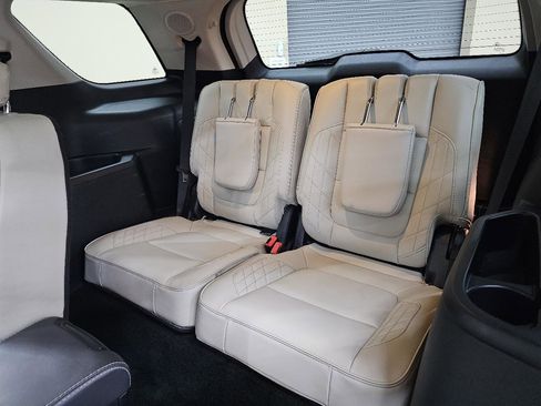Used 2016 Ford Explorer Platinum image 29