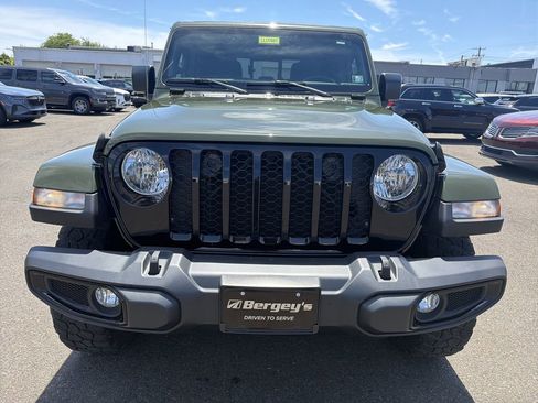 Used 2023 Jeep Gladiator Sport AWD/4WD image 8