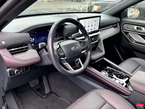 Certified 2025 Ford Explorer Platinum w/ Ultimate Package AWD/4WD image 18