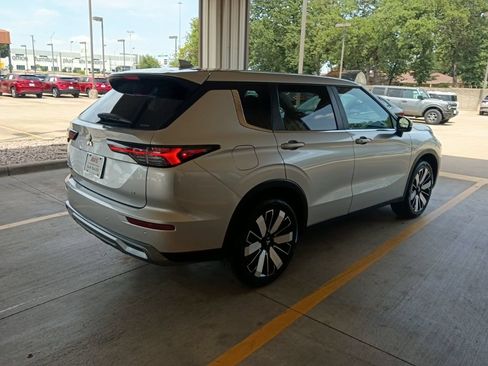 Used 2025 Mitsubishi Outlander AWD image 7