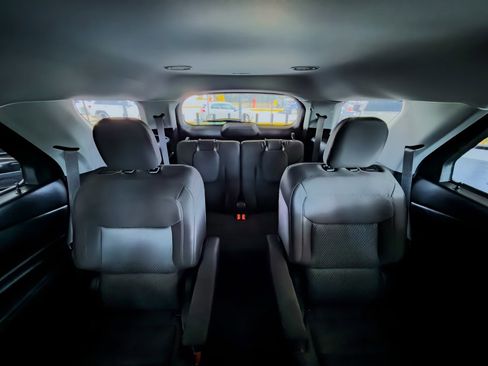 Used 2023 Ford Explorer XLT image 35