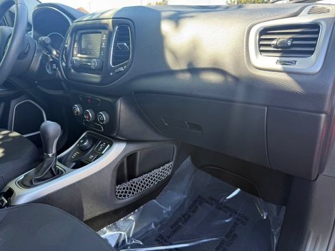 Used 2018 Jeep Compass Sport AWD/4WD image 38