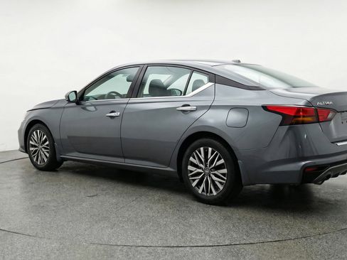 Used 2025 Nissan Altima 2.5 SV image 6