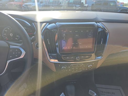 Used 2023 Chevrolet Traverse Premier FWD image 21