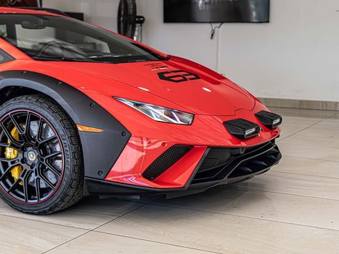 Used 2023 Lamborghini Huracan Sterrato image 3