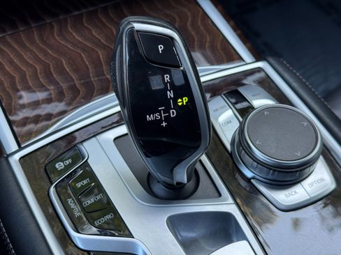 Used 2022 BMW 740i w/ M Sport Package RWD image 30