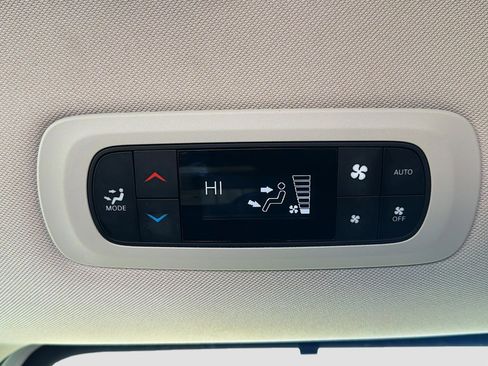 Used 2024 Chrysler Pacifica Touring-L image 20