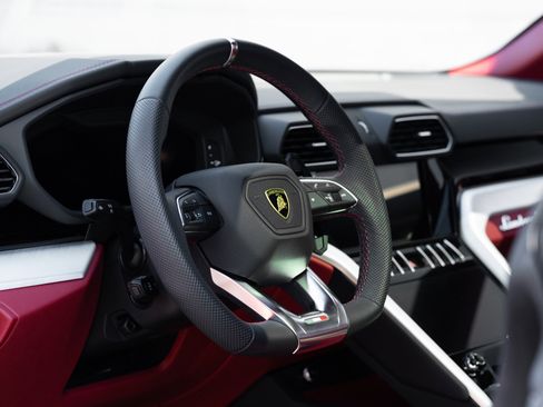 Used 2022 Lamborghini Urus image 5