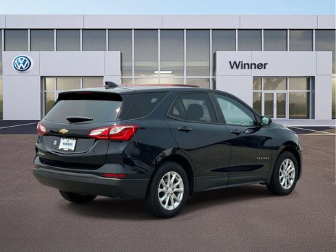 Used 2021 Chevrolet Equinox LS w/ LS Convenience Package FWD image 5