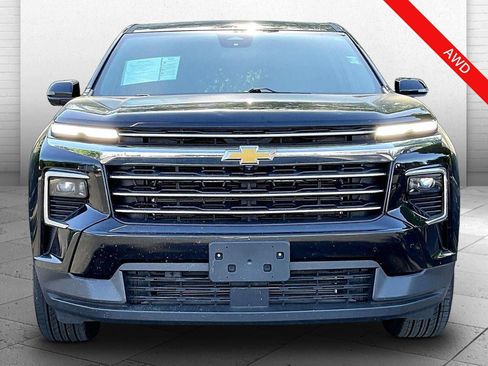 Used 2024 Chevrolet Traverse LT AWD/4WD image 2