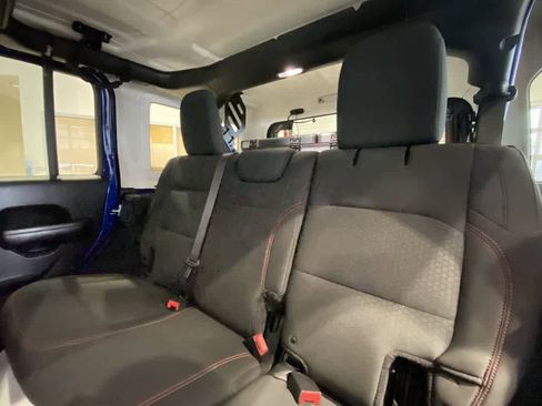 Used 2018 Jeep Wrangler Unlimited Rubicon image 23