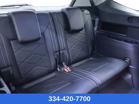 Certified 2025 Volkswagen Atlas SE w/ Black Wheel Package image 23