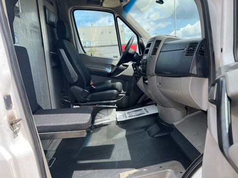 Used 2015 Mercedes-Benz Sprinter 2500 image 15