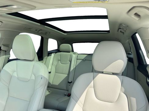 Certified 2024 Volvo XC60 B5 Plus w/ Climate Package AWD/4WD image 24