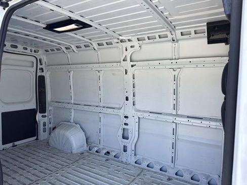 Used 2024 RAM ProMaster 2500 w/ Convenience Group image 14