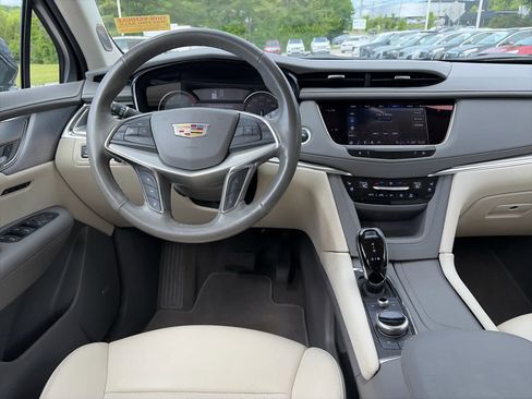 Certified 2023 Cadillac XT5 Premium Luxury AWD/4WD image 9