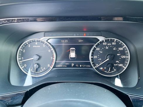 Used 2025 Nissan Pathfinder SL AWD/4WD image 21