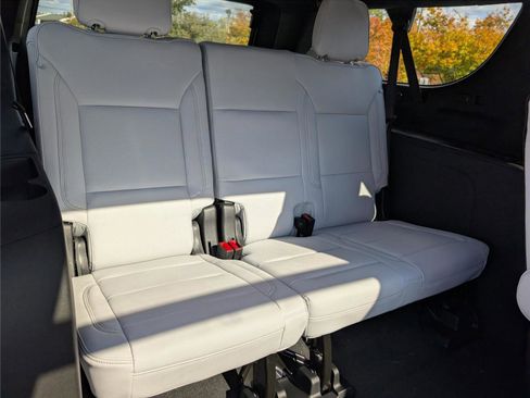 New 2026 Chevrolet Suburban Premier image 9