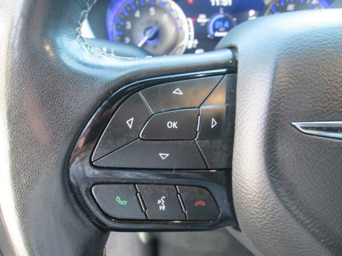 Used 2021 Chrysler Pacifica Touring-L w/ Uconnect Theater Family Group image 24