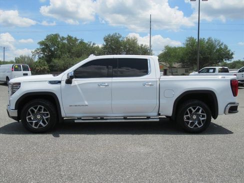 Used 2022 GMC Sierra 1500 SLT AWD/4WD image 4