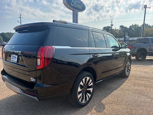 New 2025 Ford Expedition Platinum w/ Driver's Package image 5