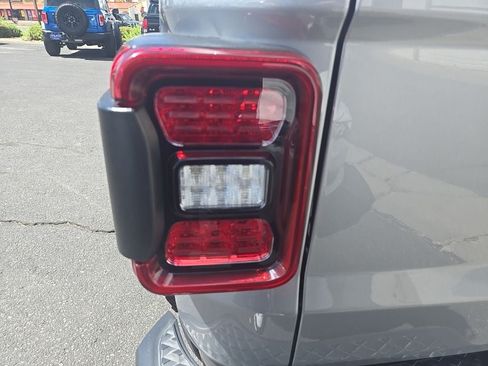 Used 2021 Jeep Gladiator Sport AWD/4WD image 34