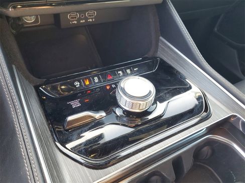 Used 2023 Jeep Wagoneer L Series II image 25