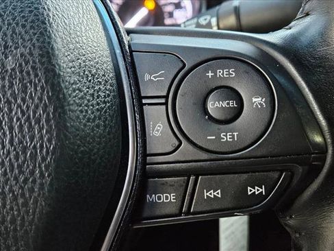 Used 2020 Toyota Camry SE FWD image 18