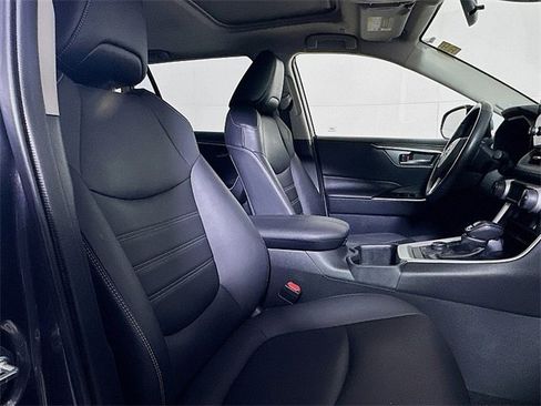 Used 2023 Toyota RAV4 XLE Premium image 30