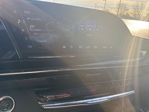 Used 2023 Cadillac Escalade Sport Platinum image 16