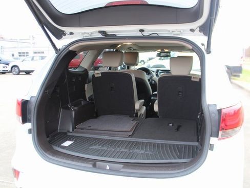 Used 2018 Hyundai Santa Fe Limited w/ Cargo Package image 8