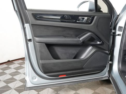 Certified 2023 Porsche Cayenne AWD/4WD image 17