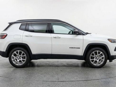 Used 2025 Jeep Compass Limited AWD/4WD image 11