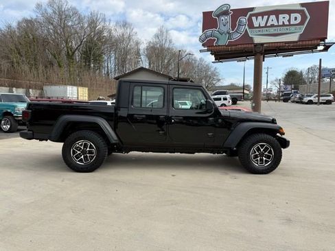 Used 2024 Jeep Gladiator Sport image 3