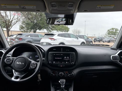 Used 2025 Kia Soul LX w/ LX Technology Package FWD image 33