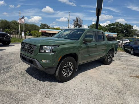 Used 2022 Nissan Frontier SV AWD/4WD image 2