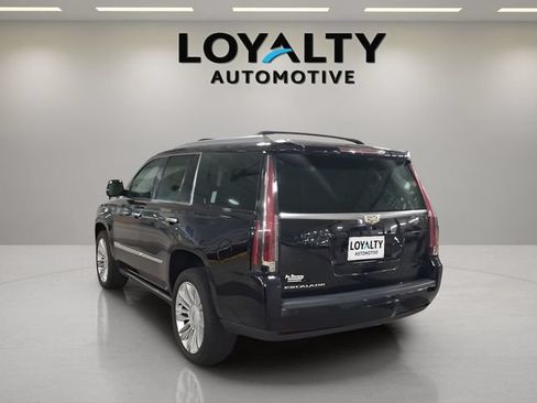 Used 2016 Cadillac Escalade Platinum AWD/4WD image 3