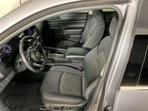 Used 2023 Nissan Pathfinder SV image 31